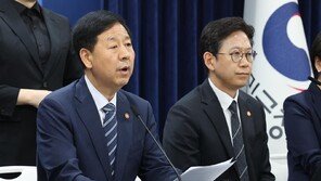 올해 성장률 0.9% 전망…7개월만에 반토막