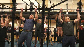 71세 美장관 턱걸이 50개-푸시업 100개 ‘5분대’ 강철체력