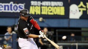 KT 황재균, 두산전 역전 만루홈런 폭발…2621일 만의 그랜드슬램