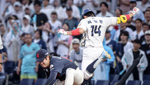 ‘치명적 실책 2개 자멸’ 롯데, NC에 6-7 역전패…11연패 추락