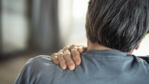 추석 후 “온몸이 쑤신다”면…침대 옆 3분 스트레칭으로 푼다