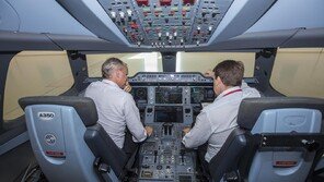 비행기 ‘1인 조종’ 못 하게 만든 주범은 화장실?[이원주의 날飛]