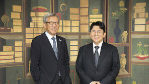 국립중앙박물관, ‘출국금지’ 방시혁 사진 올렸다가 여론 들끓자 삭제