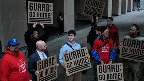 트럼프, 시카고 주방위군 300명 배치…포틀랜드는 법원에 제동