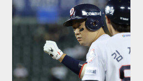 양의지, 포수 최초 타격왕 2회 등극…폰세 세 번째 투수 4관왕