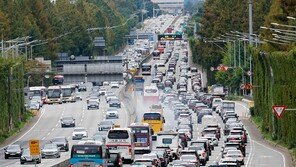 추석 당일 고속도로 정체 ‘절정’…서울→부산 6시간 50분