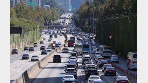 긴 연휴에 ‘분산 효과’…귀경길 작년보다 3시간 덜 걸려