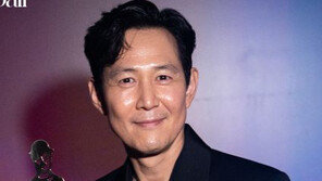 이정재, 한국인 첫 ‘찰리 채플린 어워드’ 수상