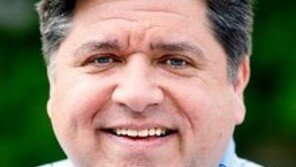 “트럼프는 치매-타코” 주장 프리츠커, 2028년 美대선 유력 후보로