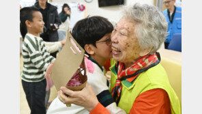 조부모→손주 증여 5년간 3.8조…3분의 2 초등 졸업 전 ‘부 대물림’