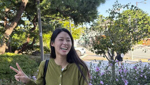 설현, 카디건에 청바지…수수한 메이크업에 여대생 비주얼