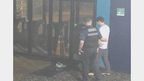 추석날 출렁다리 난간 넘은 남성…CCTV 관제원이 살렸다