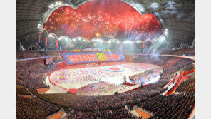 김정은, 양편에 중-러 2인자 나란히 세워… ‘反美 연대’ 과시