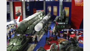 北 열병식에 ‘화성-20형’ 공개…“최강 핵전략무기체계”