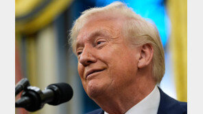 트럼프 “시진핑과 회담 여부 모르겠다…APEC 가긴 할것”