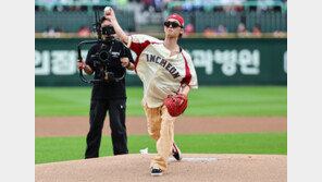 최현욱, 어린이 시타자 앞 강속구 시구 사과 “떨려서 야구공이 빠져”