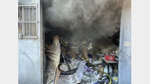 부산 스티로폼 공장서 불…1명 연기 흡입