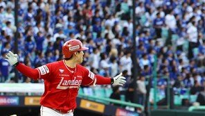 ‘김성욱 끝내기 홈런’ SSG, 2차전서 극적 승리…시리즈 1승 1패 원점