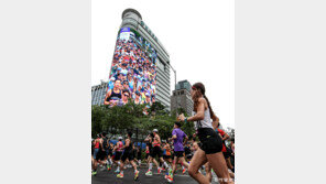 英상공회장, 크루 예비부부, 베트남 유학생… 함께 달렸다