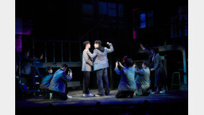 냉혈한 괴물과 성난 괴물, 두 소년이 건네는 위로