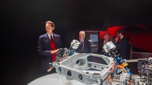 존 엘칸 페라리 회장 “세상 깜짝 놀라게 할 전기차 곧 나온다”… 페라리의 ‘자신감’