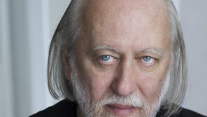 ‘마침표’ 없는 그의 펜촉, 지옥의 세밀화를 그리다