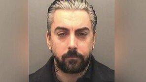 ‘11개월 영아 성폭행’ 英 유명 가수, 교도소서 살해 당해