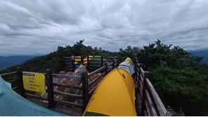 일출 보는 전망대에 텐트만 빼곡…춘천 삼악산 민폐족 논란[e글e글]