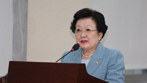 ‘금거북이 매관매직 의혹’ 이배용, 김건희 특검 불출석…“건강상 이유”