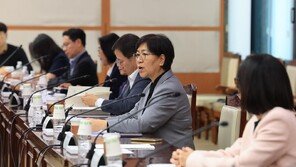 [단독]통합돌봄 시행 6개월 앞두고…시범 지자체 47% 전담조직 없어