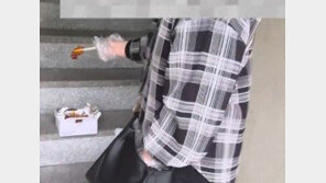 위생장갑까지 끼고…배달도중 치킨 빼먹은 여성 [e글e글]