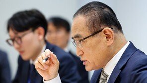 대통령실 “캄보디아 구금 국민 단계적 송환·수사 인력 급파 검토”