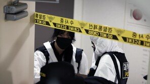 아파트 엘베서 위층 일가족에 흉기 난동