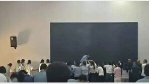 부모 등 밟고 걸어라?…中학교 ‘죄책감 교육’ 논란