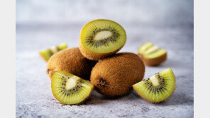 “변비엔 ○○ 하루 3개 먹어라”…英, 비약물 식이요법 권고안 공개