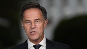 나토 수장 “러 고물 잠수함 절뚝이며 귀항…러 해군 참담한 상태”