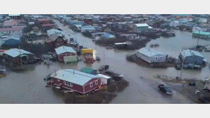 빙하 녹고 태풍 강타… 알래스카 침수