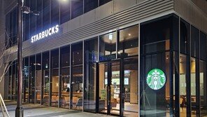 무질서한 이용 잇따르자…스타벅스, 외부 음식 반입 막는다