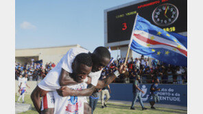 阿 대서양 끝 ‘52만명’ 섬나라, ‘월드컵 진출 신화’ 쓰다