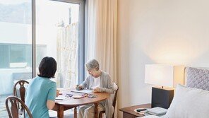 욕조에 치매노인 두고 식사…숨지게 한 요양보호사 금고형 선고