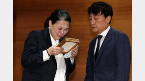 MBC, 故 오요안나 씨에 명예사원증 수여… “고인의 명복 빈다” 