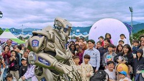 낮엔 드론쇼-로봇 배틀, 밤엔 광한루 공연 본다