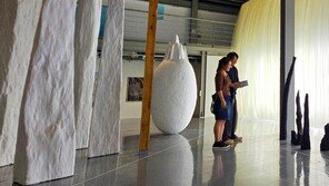 “11명 작가의 시선 담긴 작품 만나보세요”