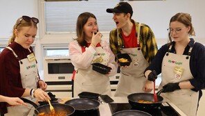 외국인도 반한 K푸드의 맛… “나도 김밥 한입만~”