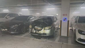 아파트 지하주차장 승용차 불…차량 100여대 그을음 피해