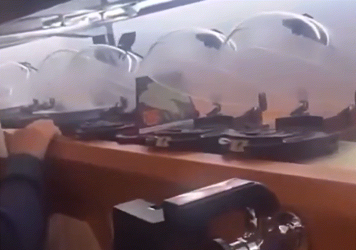 회전초밥 맨손으로 주물럭…‘위생 테러’에 日체인점 몸살