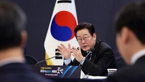 李대통령 “규제 풀면 위험하다?…위험 최소화하면서 정리해야”