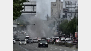 광주 도심서 달리던 승용차 화재로 일대 교통 정체