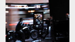 AI가 만든 도심 야경, 전문가 뺨치는 AI쇼호스트… ‘몰입형 쇼핑’ 뜬다