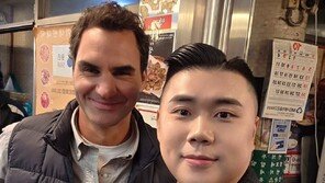 광장시장에 뜬 ‘테니스 황제’ 페더러…나폴리 맛피아와 “김밥 먹었어요”